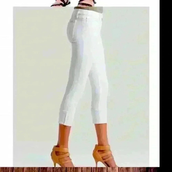 Joe’s Jean white 31 ladies excellent condition. Super stretch. Great for summer! - Picture 1 of 8